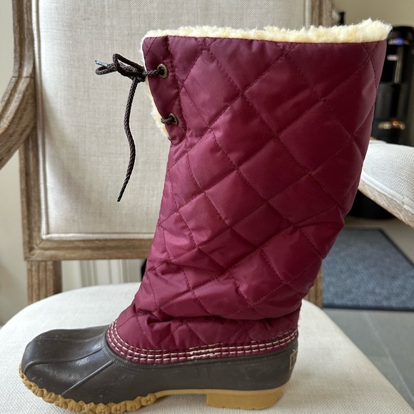 L.L. Bean Tall Quilted Nylon/Sherpa Duck Boots. Size 7. - Picture 4 of 8
